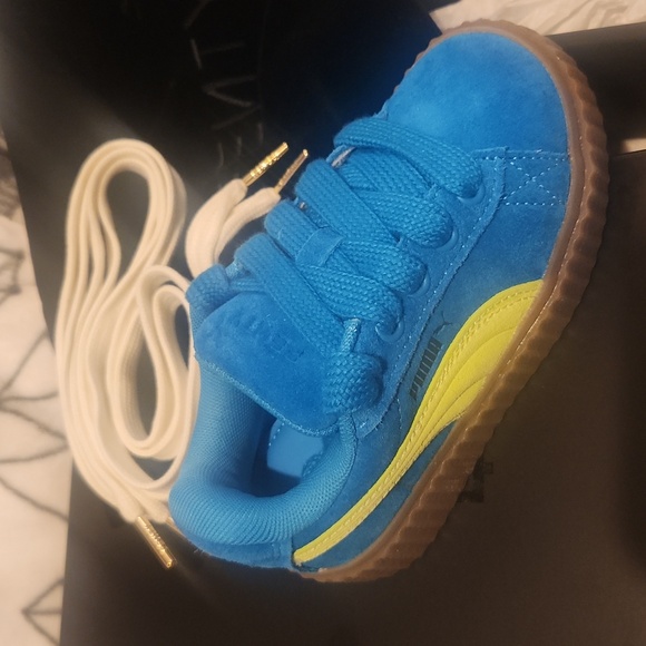 1 hr sale FENTY PUMA  sneakers size 11c - Picture 2 of 6